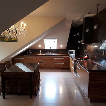 Utulny Apartman V Bratislava 15 Екстериор снимка