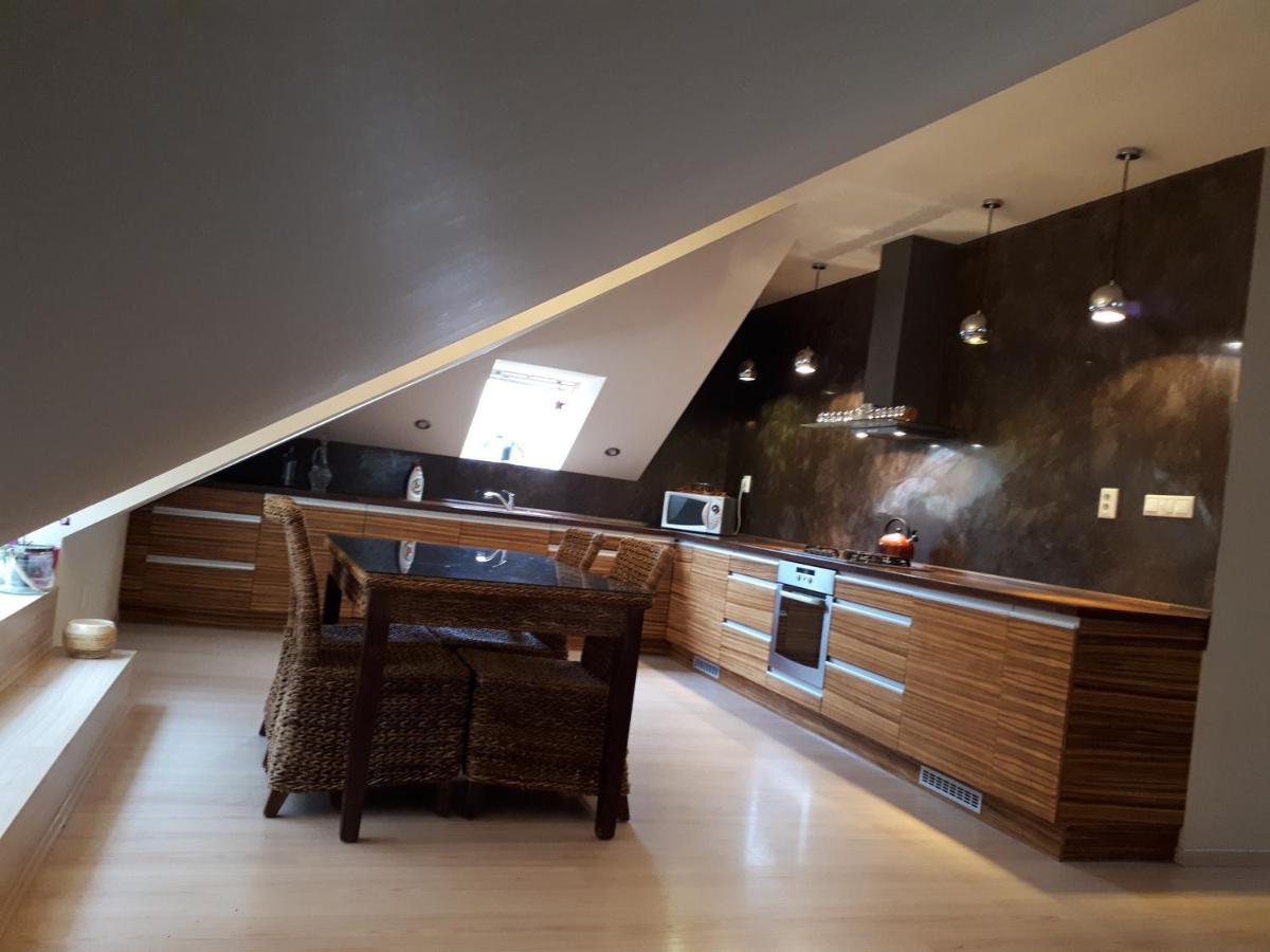 Utulny Apartman V Bratislava 15 Екстериор снимка