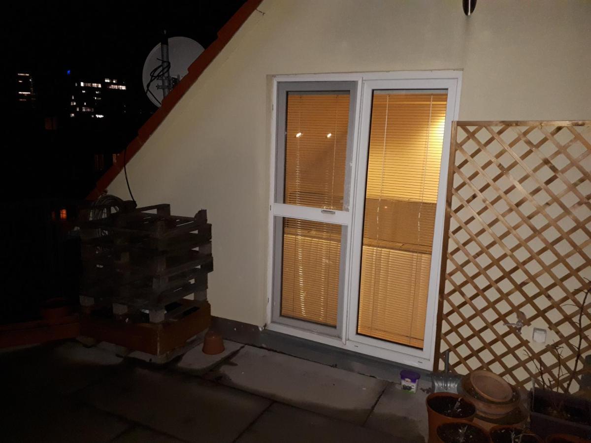 Utulny Apartman V Bratislava 15 Екстериор снимка