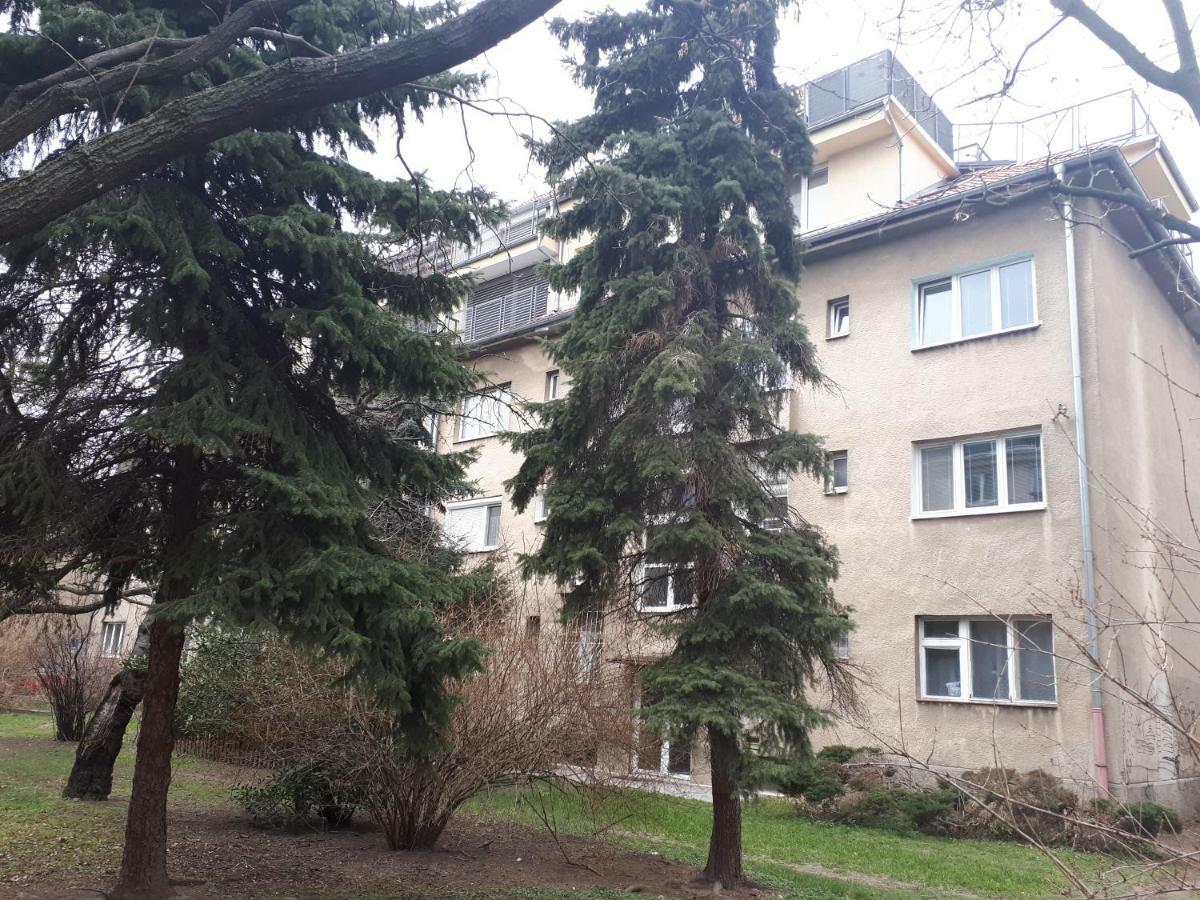 Utulny Apartman V Bratislava 15 Екстериор снимка