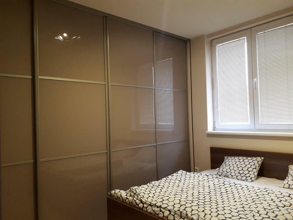 Utulny Apartman V Bratislava 15 Екстериор снимка