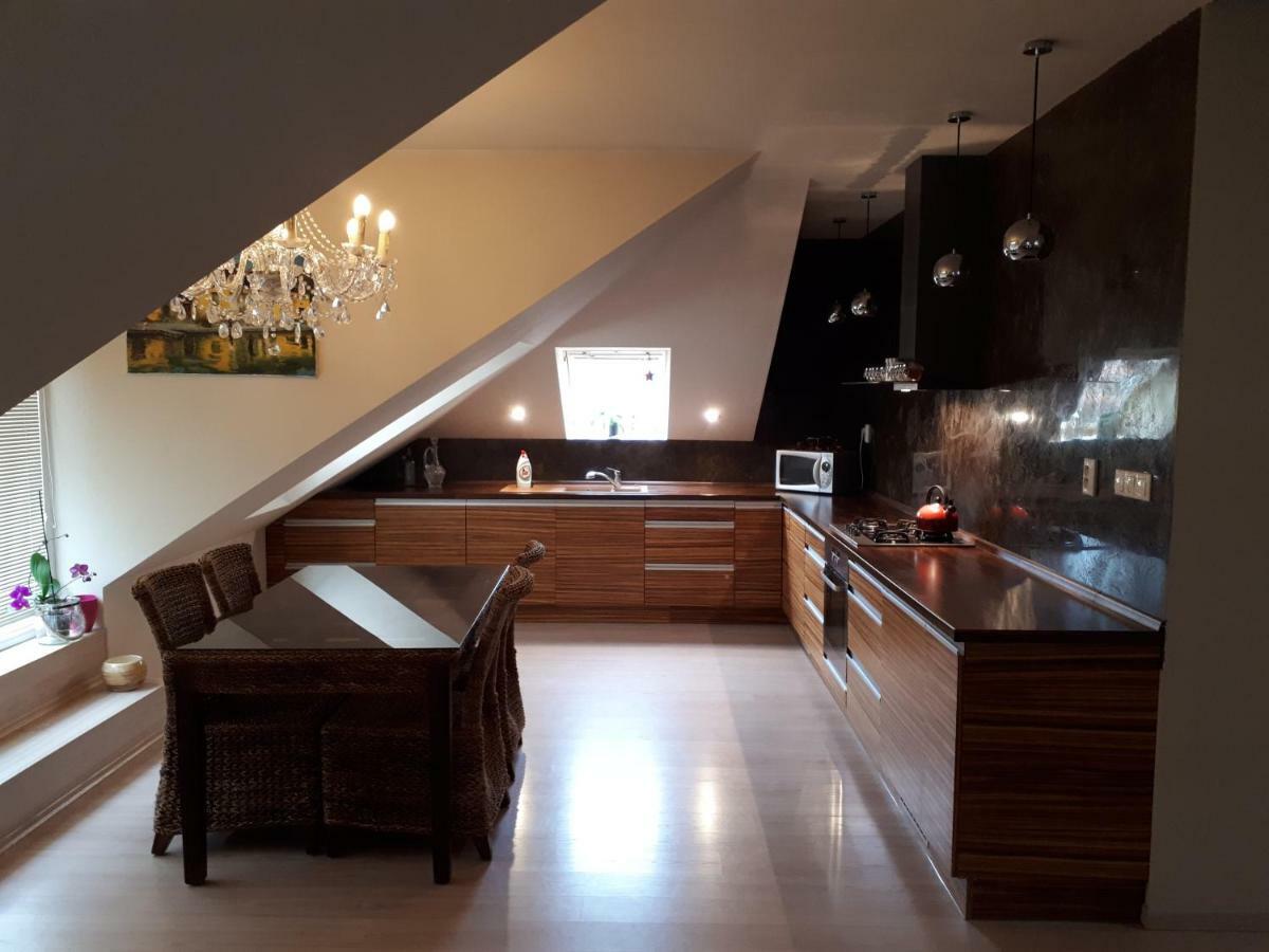 Utulny Apartman V Bratislava 15 Екстериор снимка