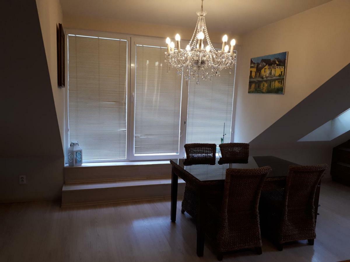 Utulny Apartman V Bratislava 15 Екстериор снимка