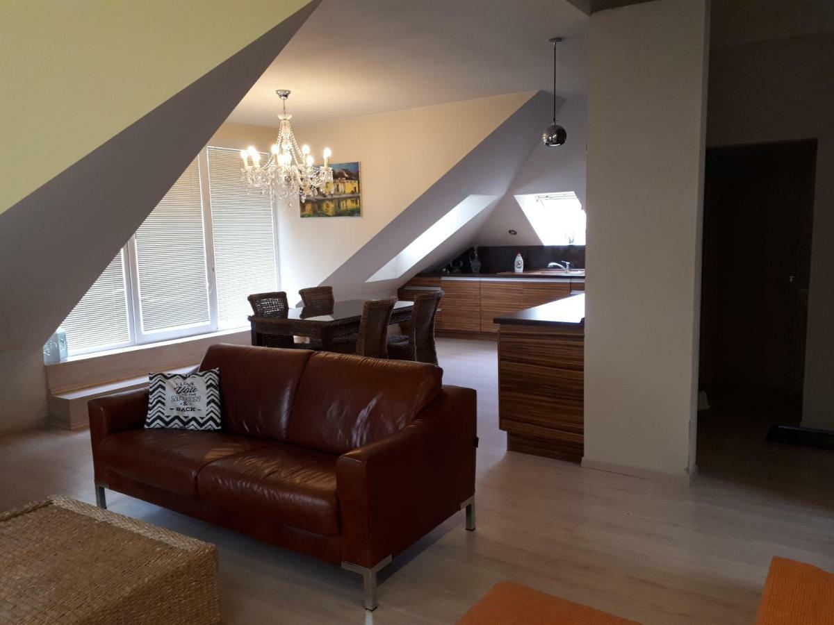 Utulny Apartman V Bratislava 15 Екстериор снимка