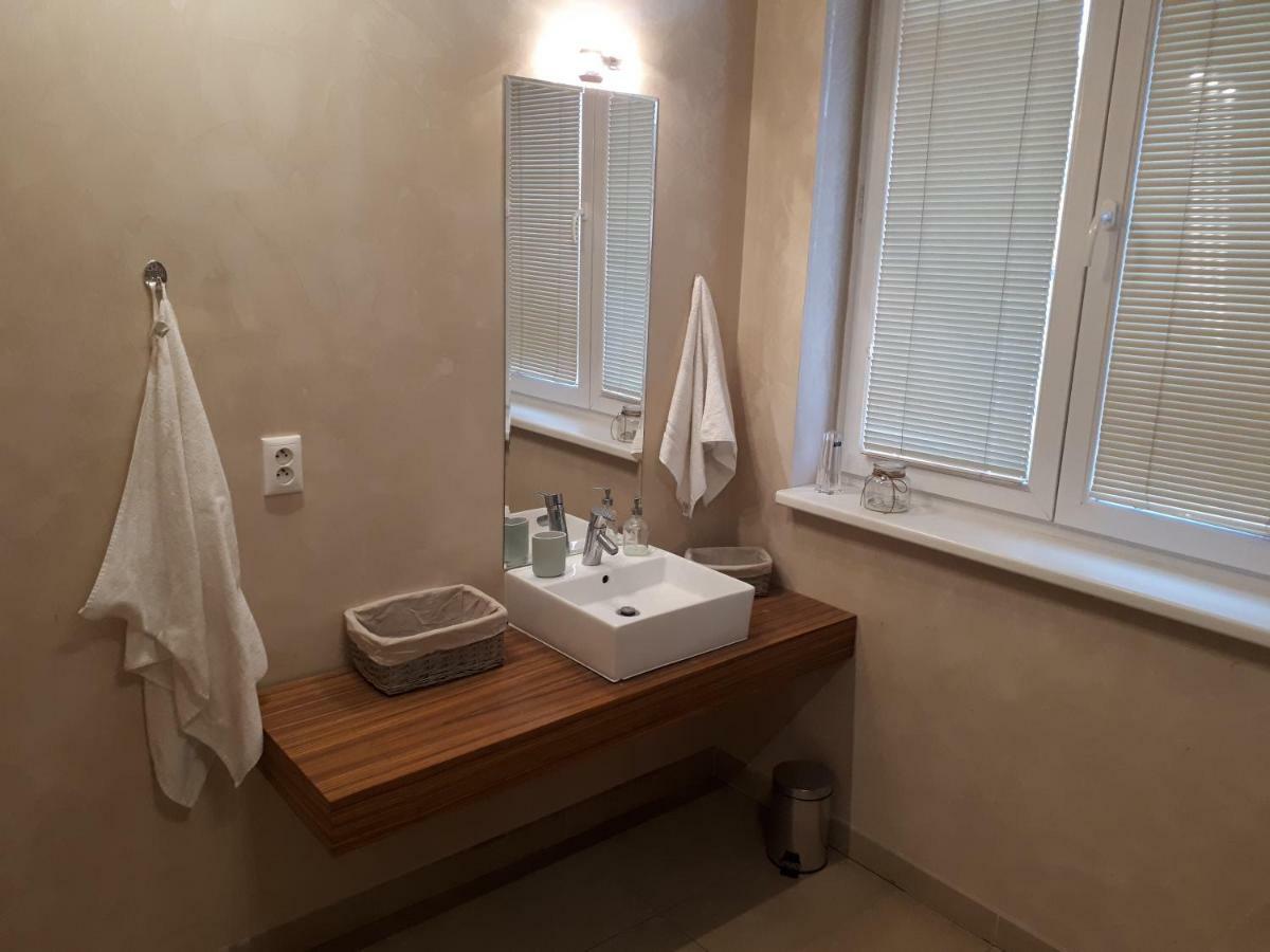 Utulny Apartman V Bratislava 15 Екстериор снимка